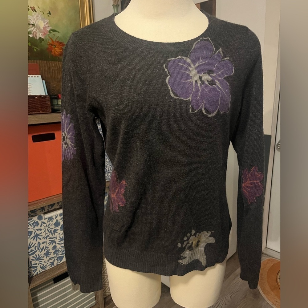 Relativity floral crew neck cardigan/sweater.